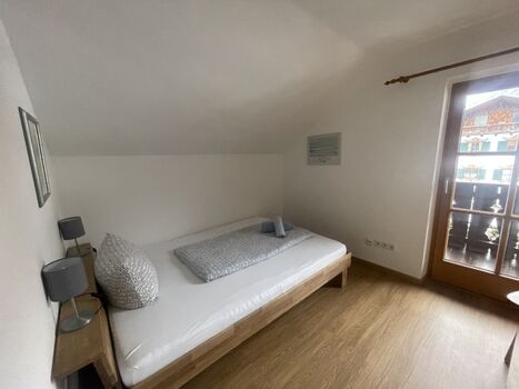 Schlafzimmer 4 im 1. Obergeschoß mit Balkon