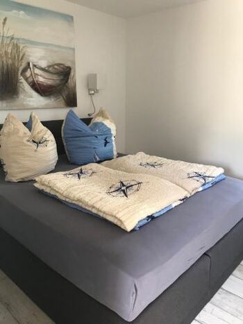 Schlafzimmer mit Boxspringbett