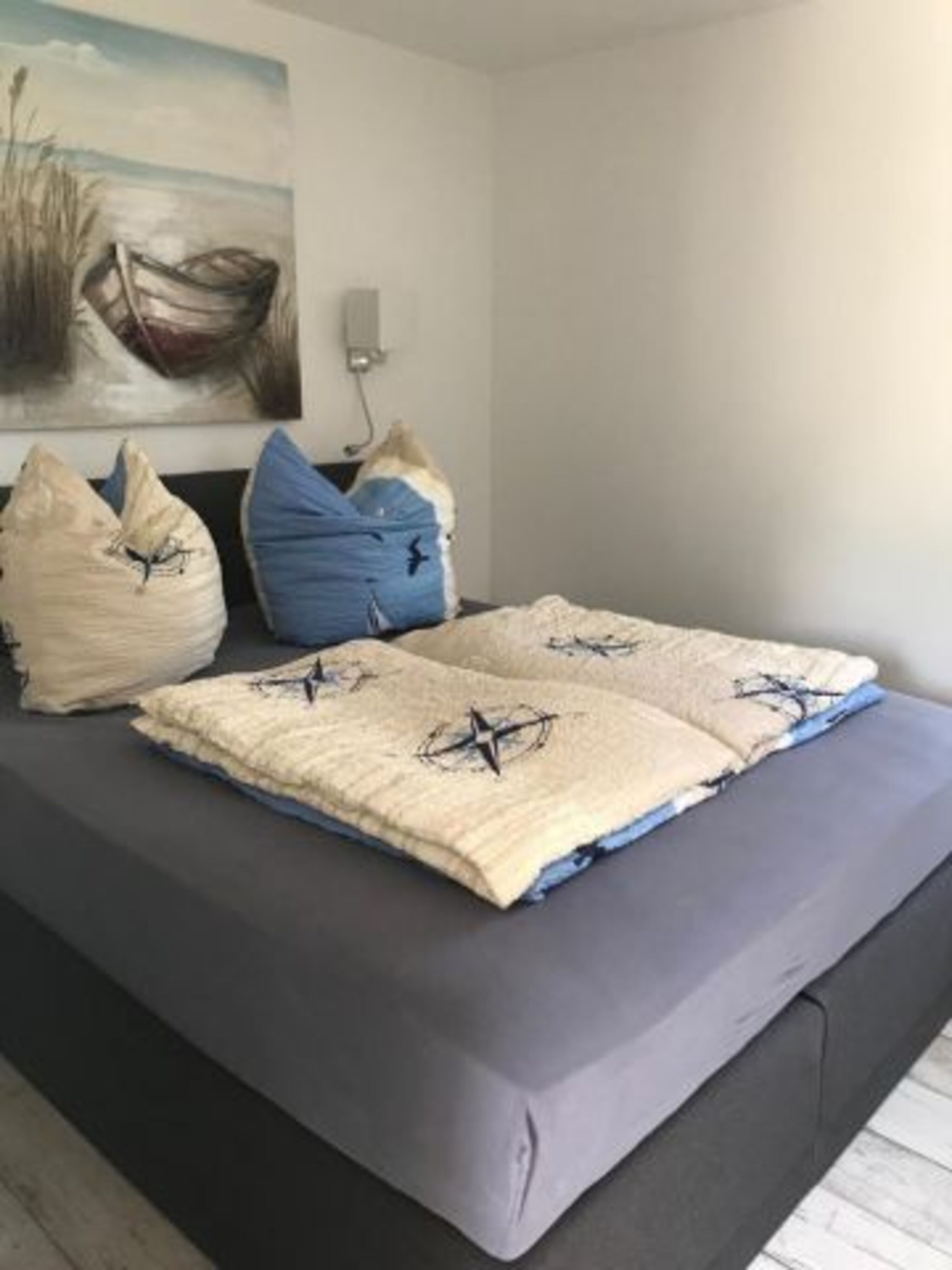 Schlafzimmer mit Boxspringbett