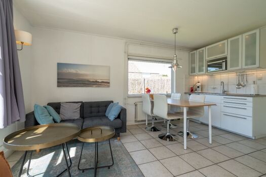 Die Essecke und offene Küche