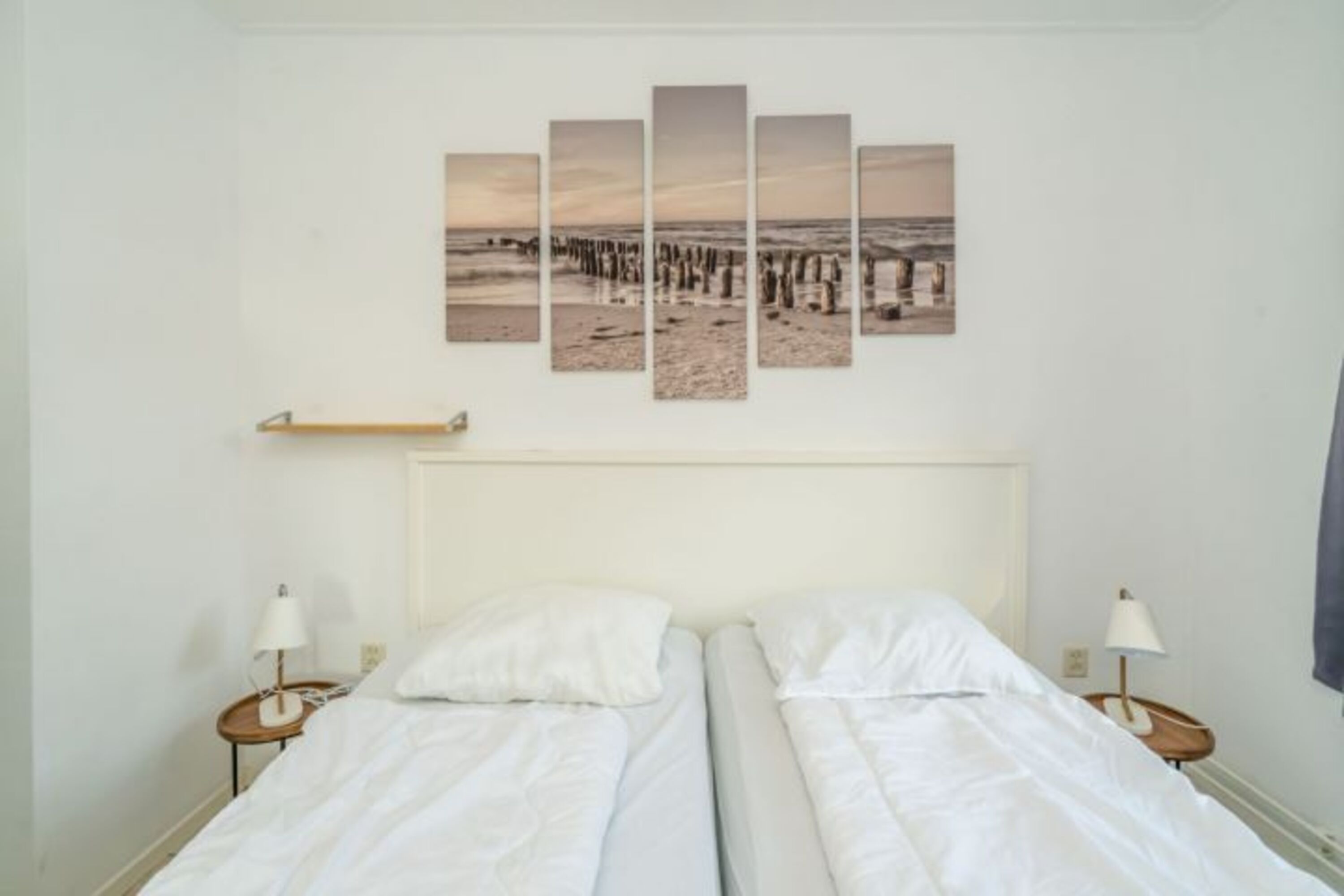 Schlafzimmer 1 mit 2 Einzelboxspringbetten