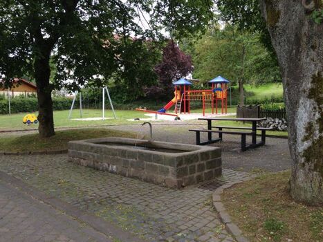 Spielplatz neben unserem Grundstück