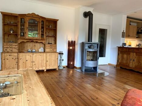 Wohnzimmer mit Kamin