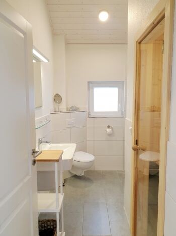 das große Duschbad mit Sauna