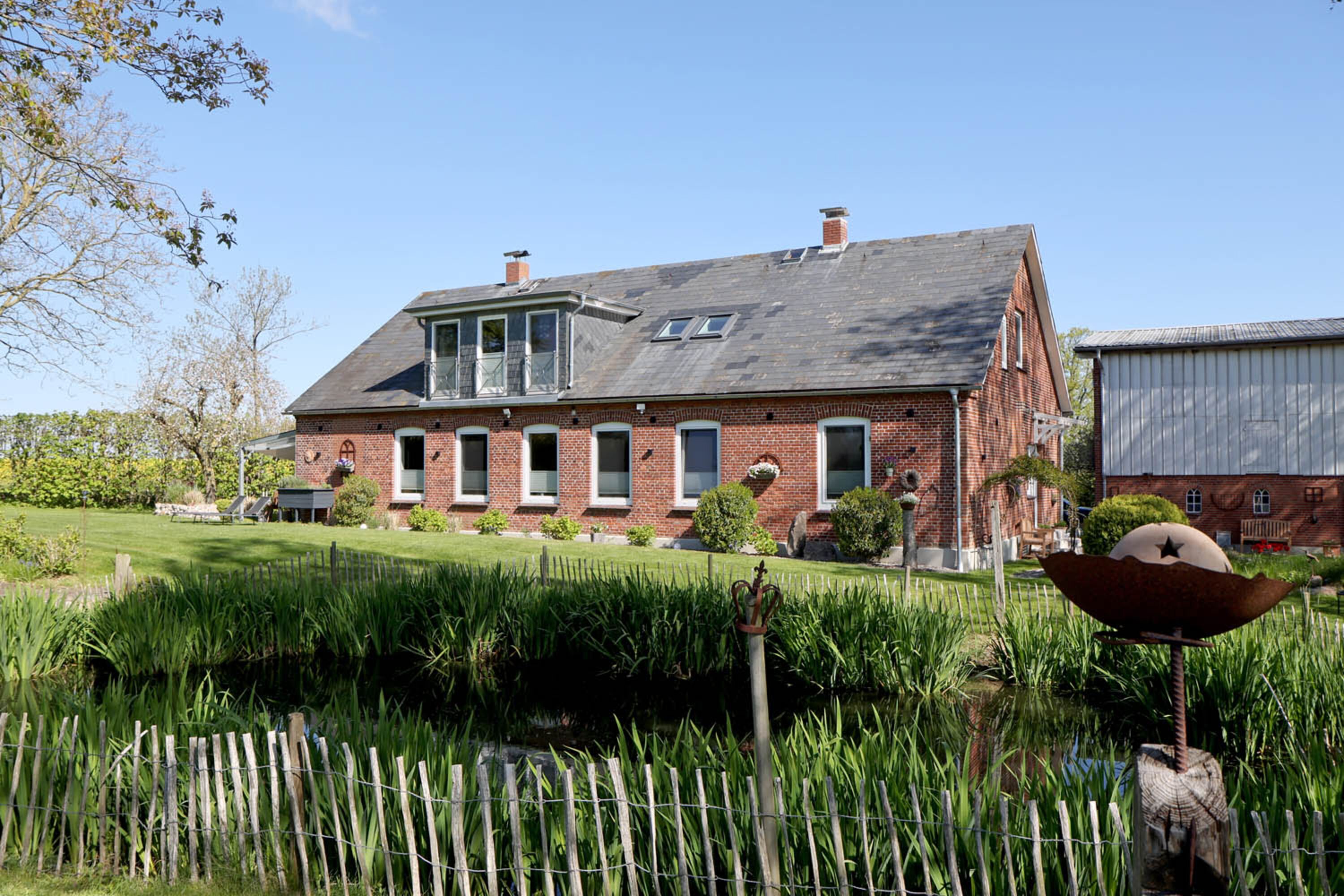 Die Pattburg 4 Garten + Teich