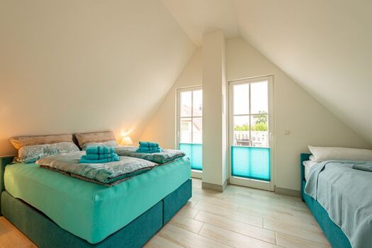 Schlafzimmer 160 x 200 cm und 90 x 200 cm