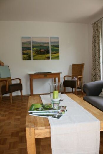 Der großzügige Essplatz am Süd-Balkon