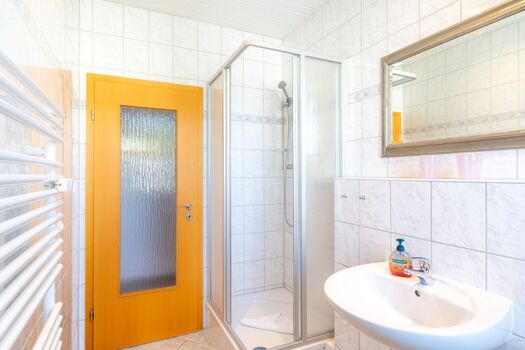 Tageslicht-Bad mit DU/WC