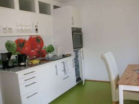 Küche (modern und komplett ausgestattet)