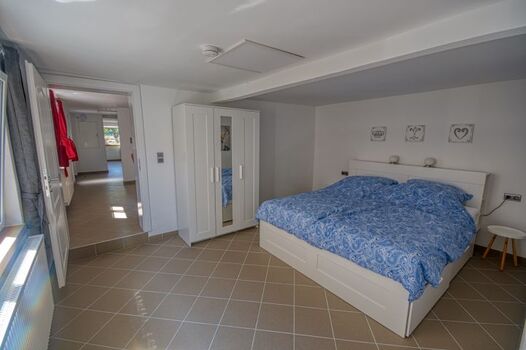 Schlafzimmer mit Doppelbett