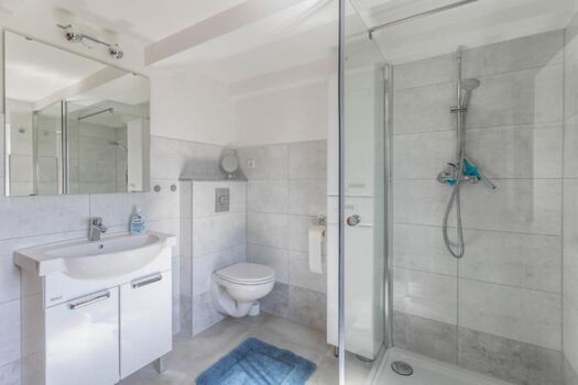 Das erste Bad mit ebenerdiger Dusche