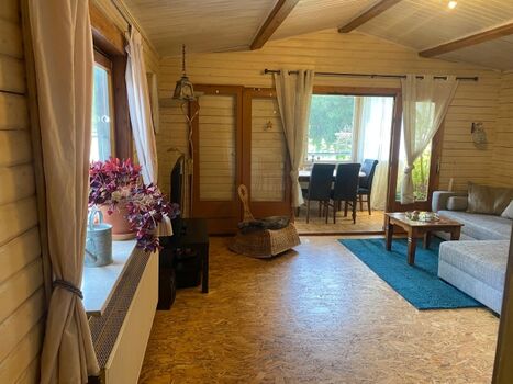 Ihr Wohnzimmer mit Wintergarten und schöner Aussicht in den Wald