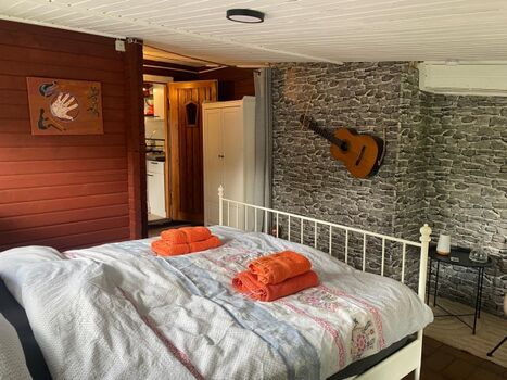 Schlafzimmer 2 mit Blick zu Ihrer Küche