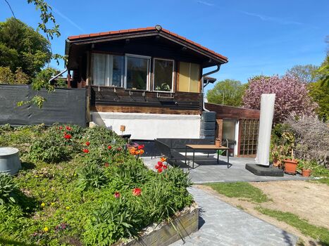Ihr großer Garten mit Terrasse und Sitzgelegenheiten