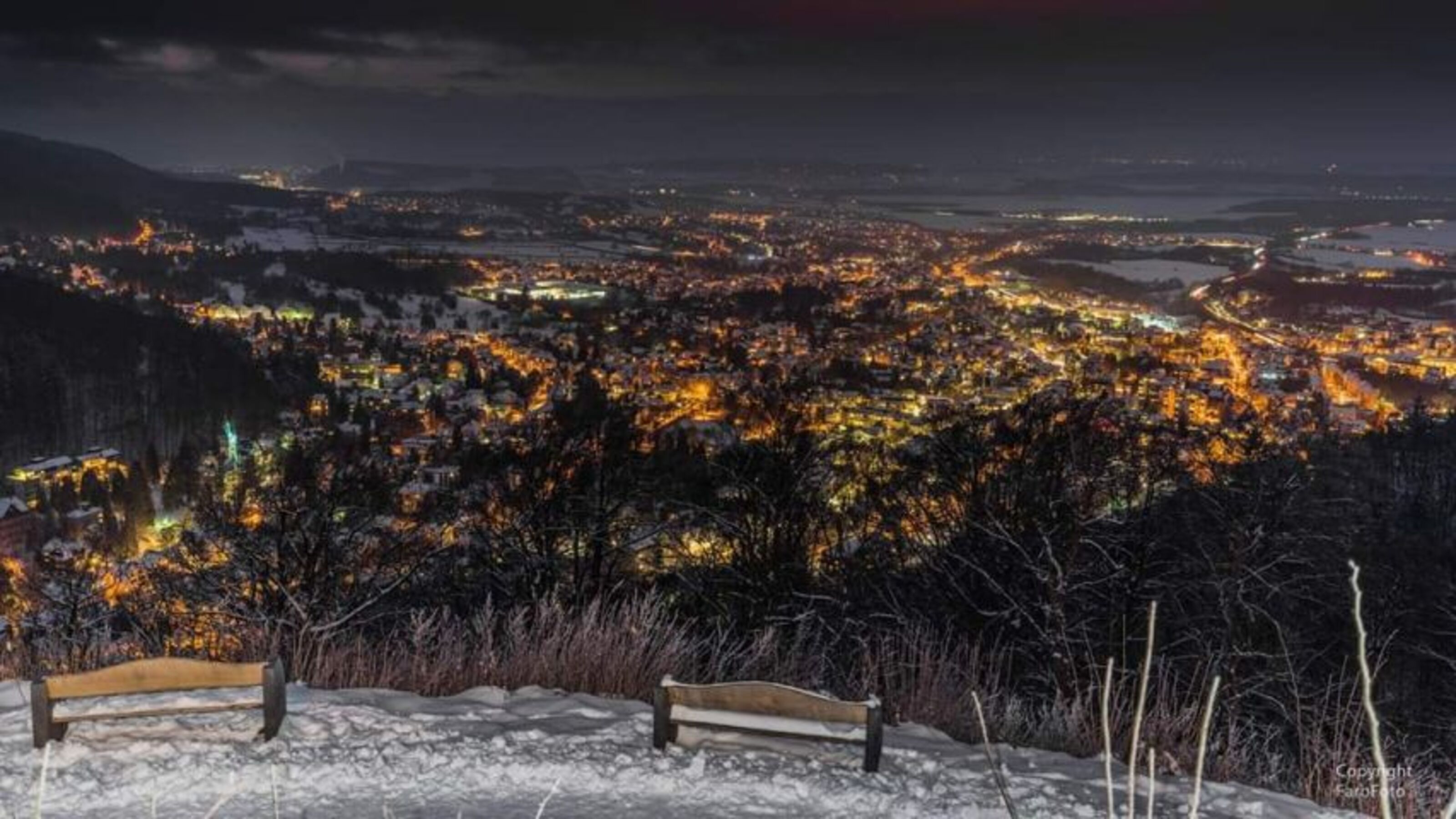 Bad Harzburg bei Nacht vom Burgberg aufgenommen.