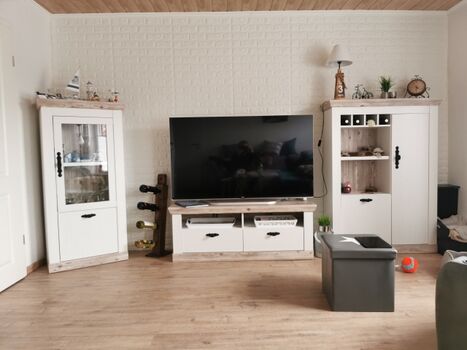 Der Schrank und der große Fernseher