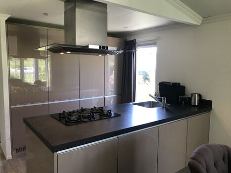 Küche mit Küchenblock