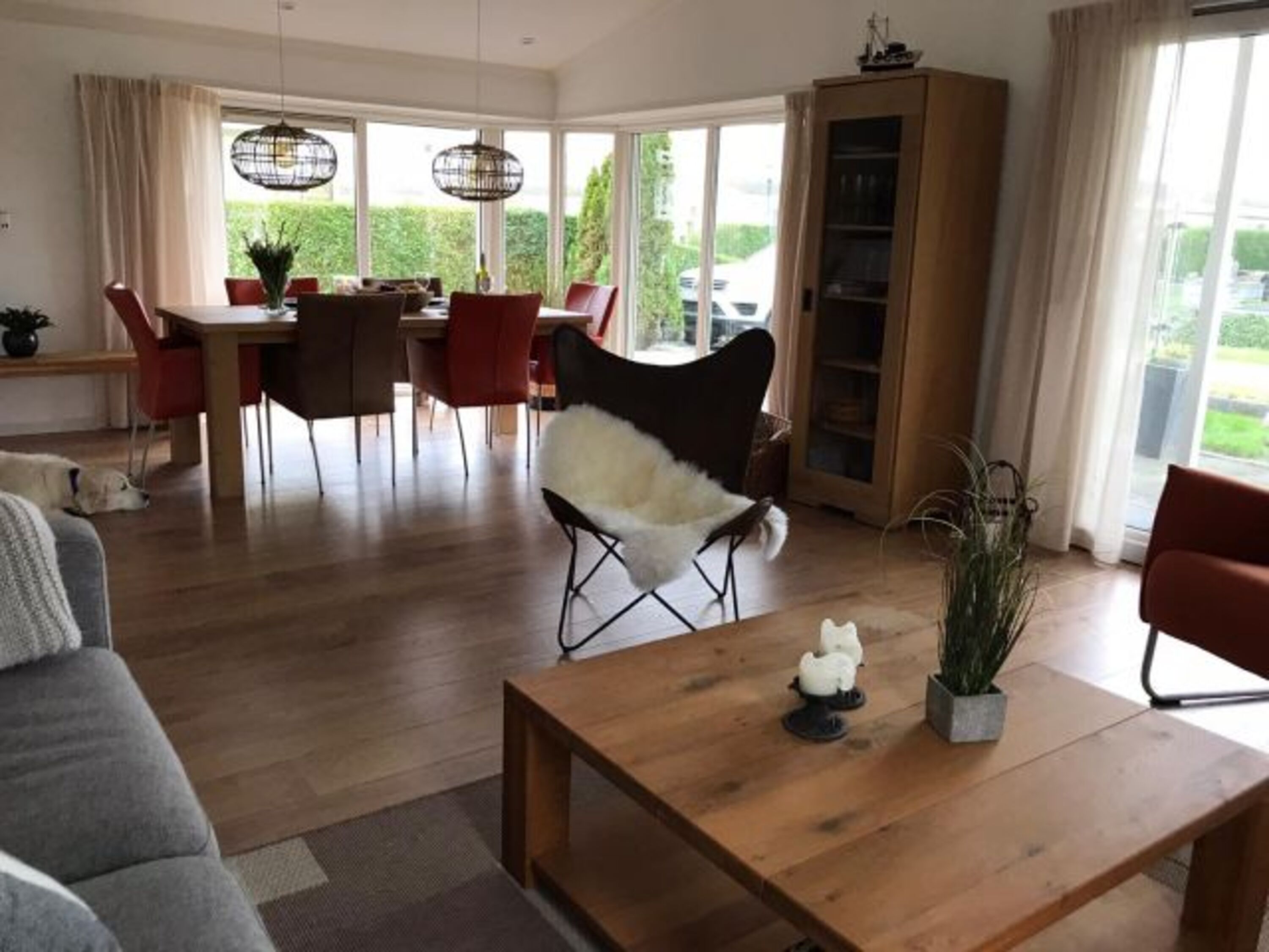 Wohn-/ Esszimmer