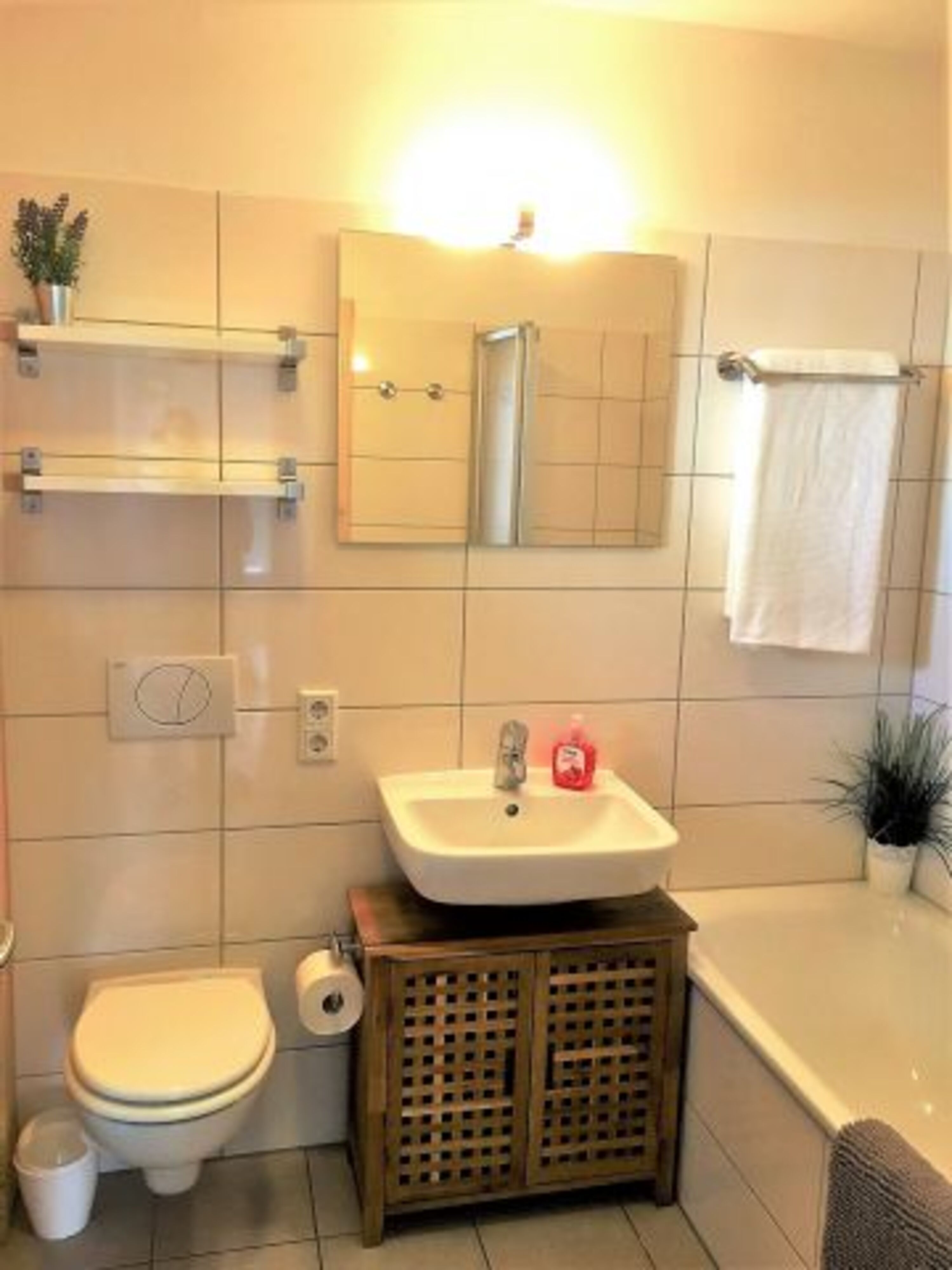 Bad mit Sauna und Wanne