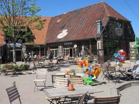 Karls Erlebnisdorf ca. 20 km entfernt