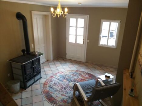 Blick in die Diele von der Treppe aus