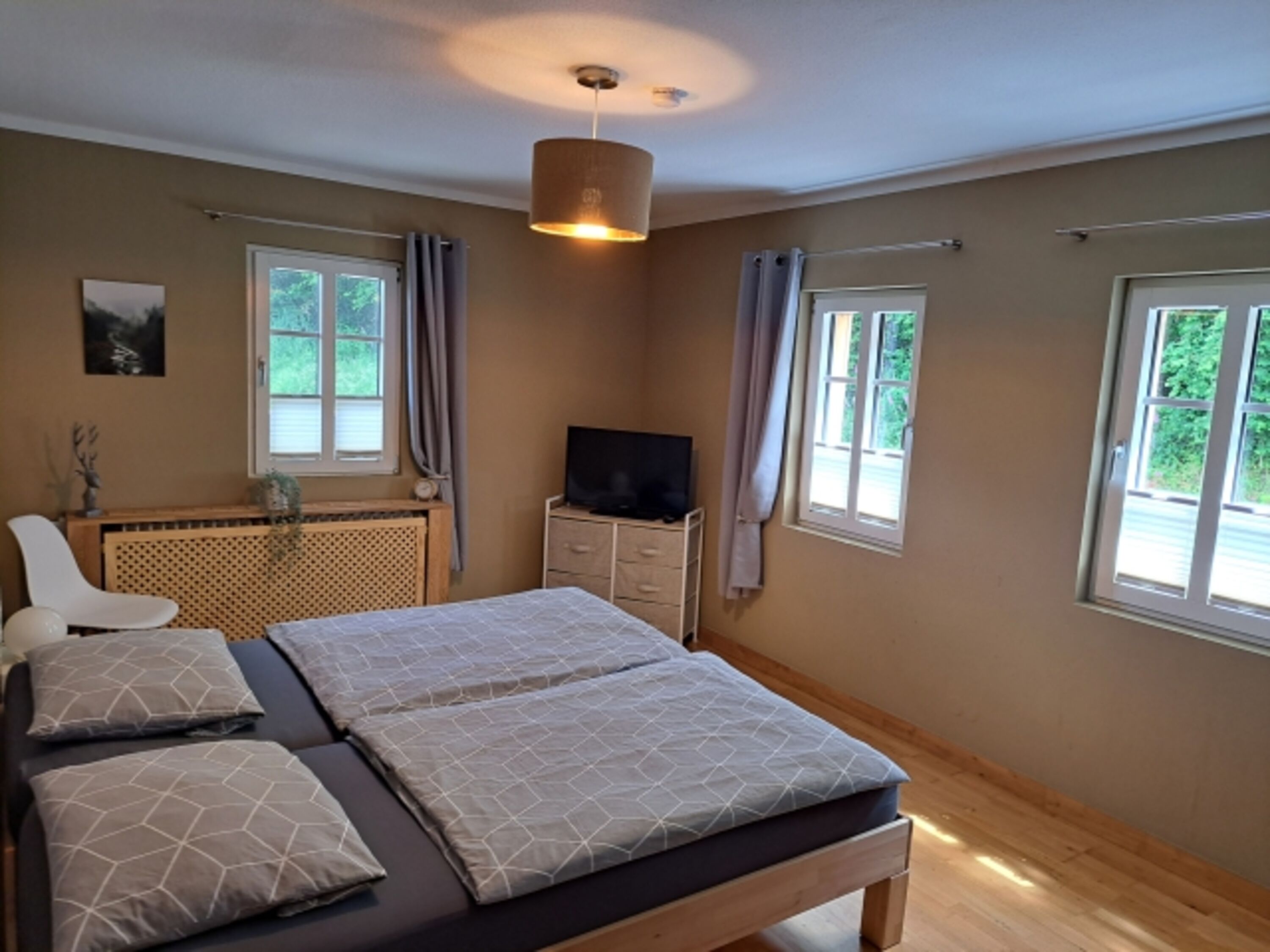Hauptschlafzimmer mit Doppelbett