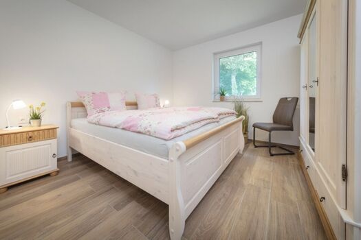 2. Schlafzimmer - Doppelbett 1,80 x 2,00m