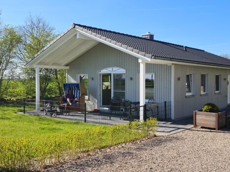 Ansicht Terrasse mit Zaun