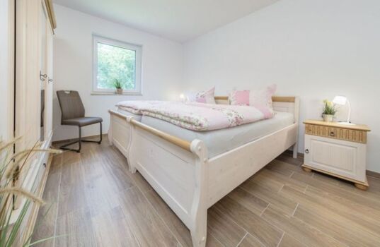 1. Schlafzimmer - Doppelbett 1,80 x 2,00m