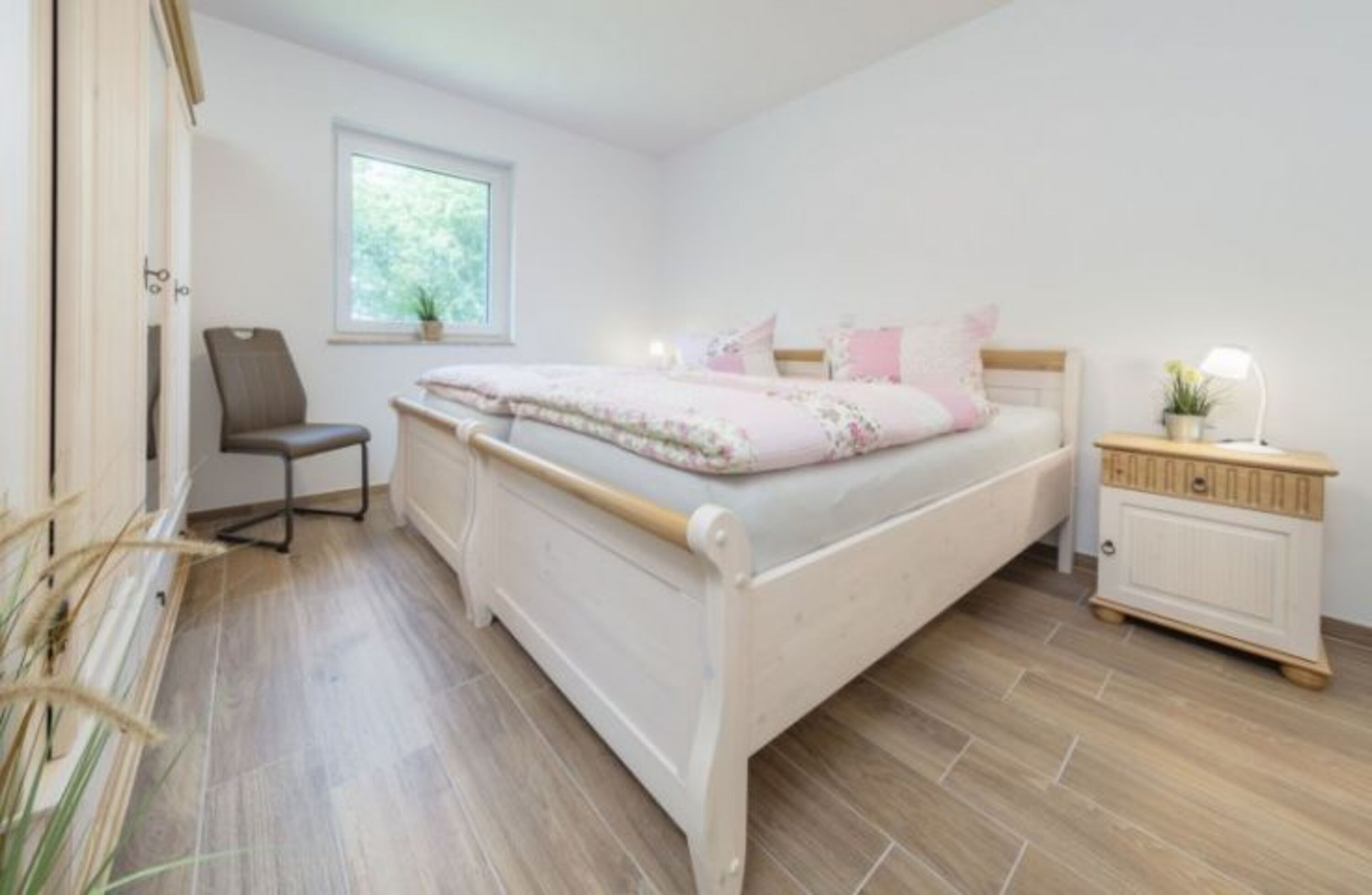 1. Schlafzimmer - Doppelbett 1,80 x 2,00m
