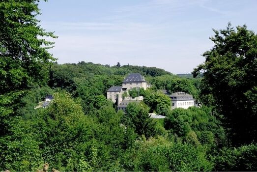 Die wunderschöne Aussicht auf Blankenheim und die Burg