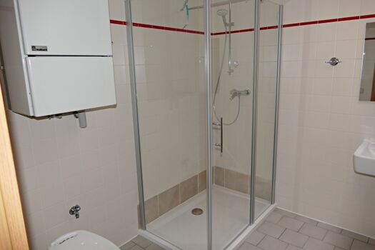 Badezimmer mit Dusche