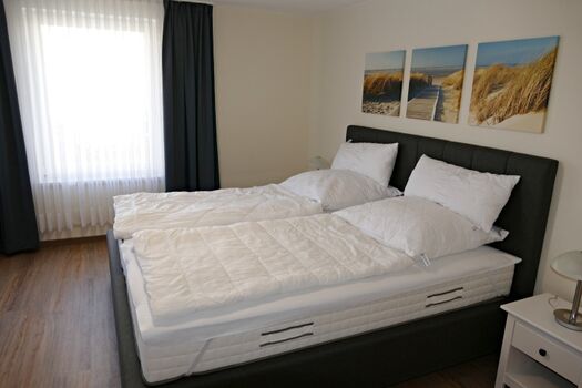 Schlafzimmer mit Doppelbett