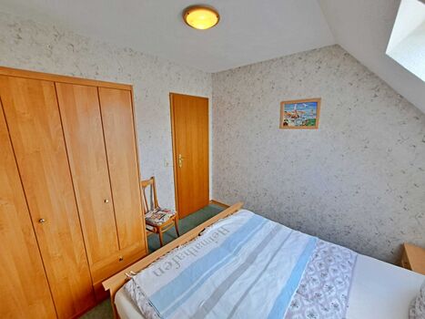 Schlafzimmer im 1. OG, Kleiderschrank