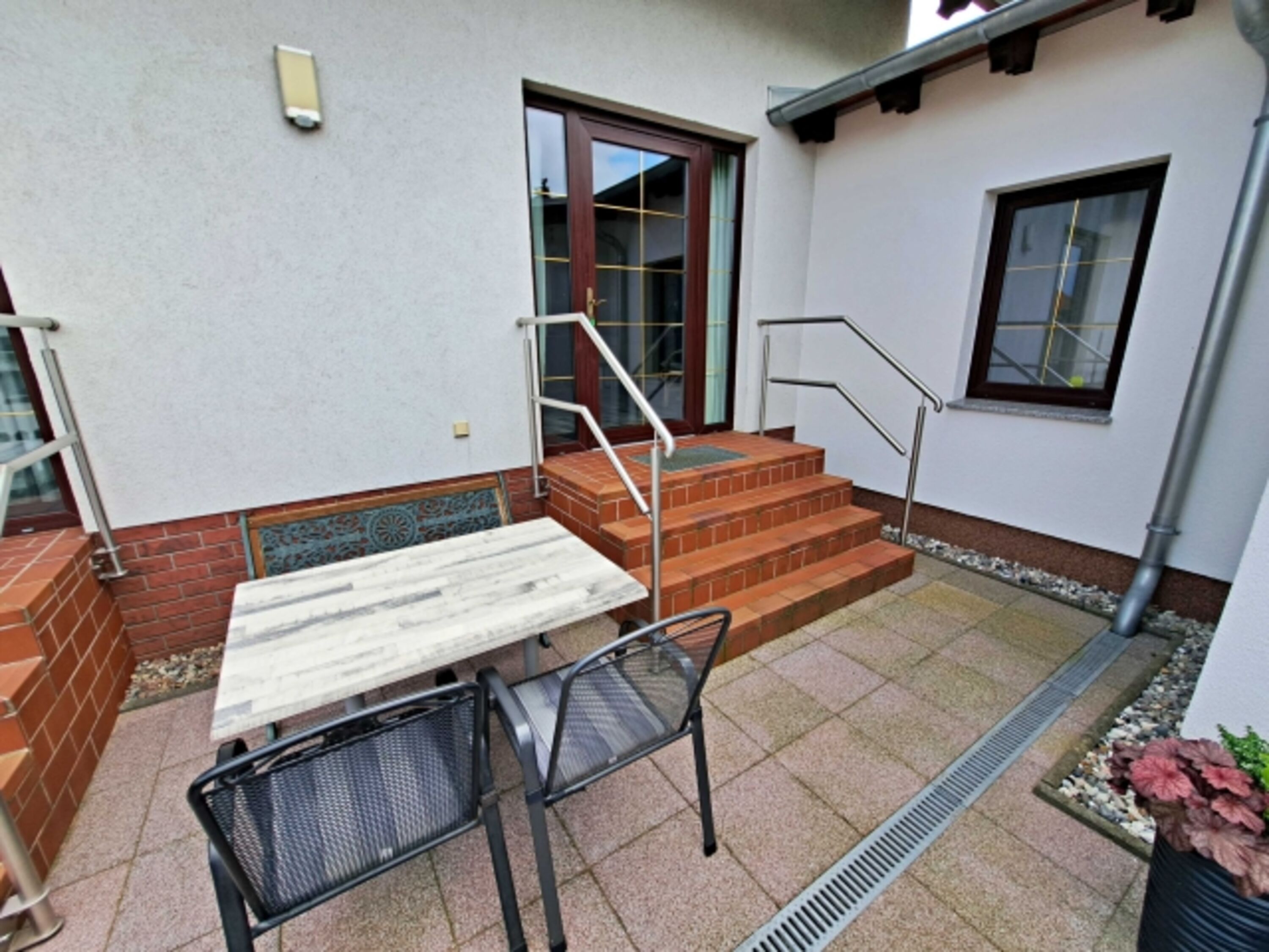 möblierte Terrasse