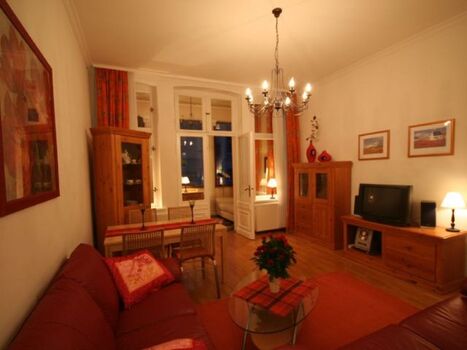 Wohnzimmer mit Blick zur Veranda