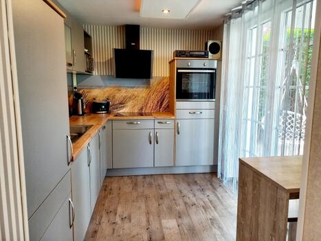 Küche mit Waschmaschine,  Spülmaschine u.v.m.