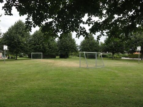 Fußball / Basketball in 200 Metern