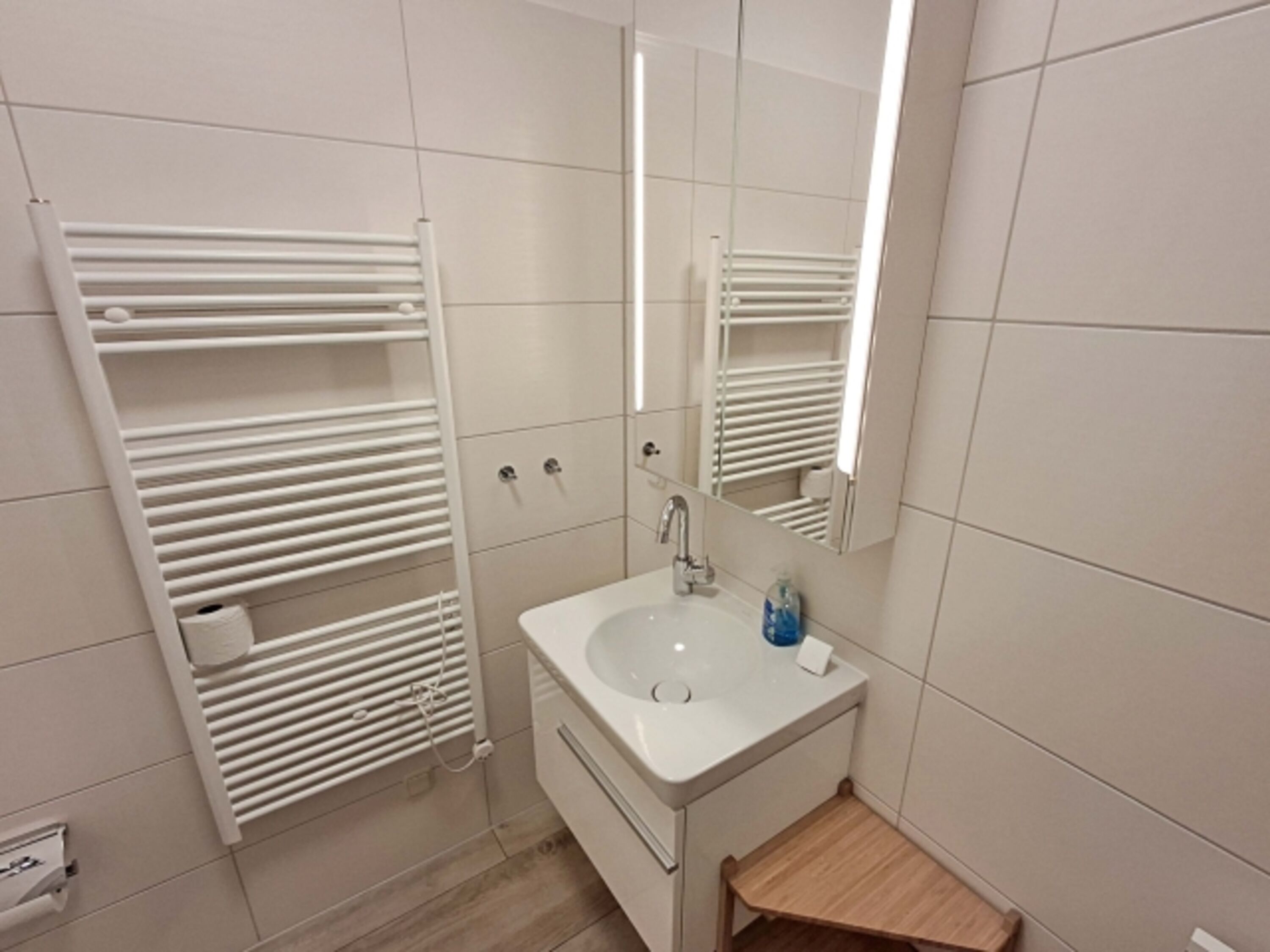 Bad mit ebenerdiger Dusche und WC