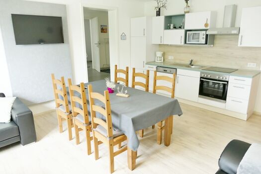 Wohn- Essbereich / Küchenzeile und Essbereich