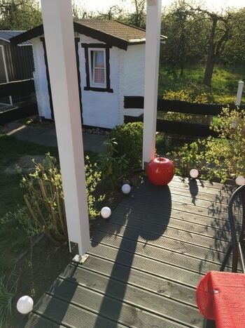 Blick von der Terrasse zur Hütte