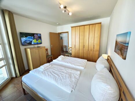 Schlafzimmer mit Doppelbett