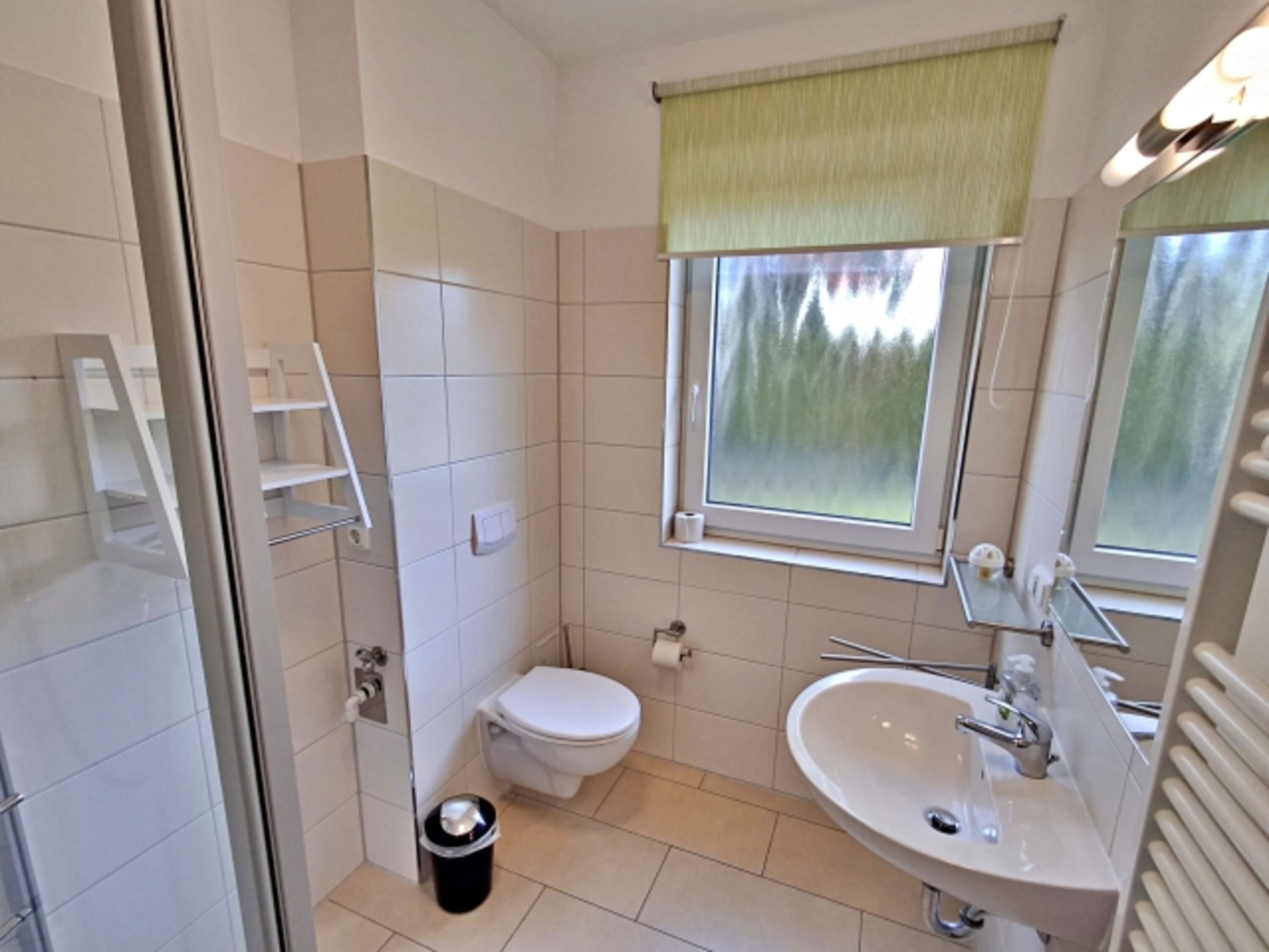 Tageslicht-Bad mit DU/WC