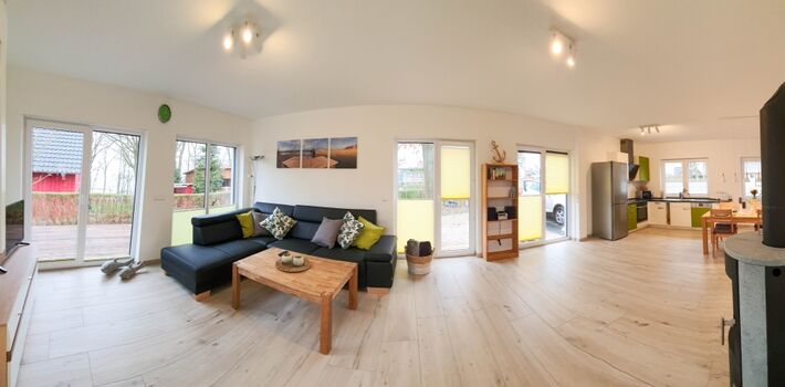 Wohnzimmer mit Wohnküche