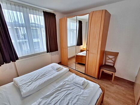 1. Schlafzimmer mit Doppelbett