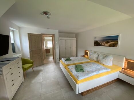 Schlafzimmer mit Doppelbett