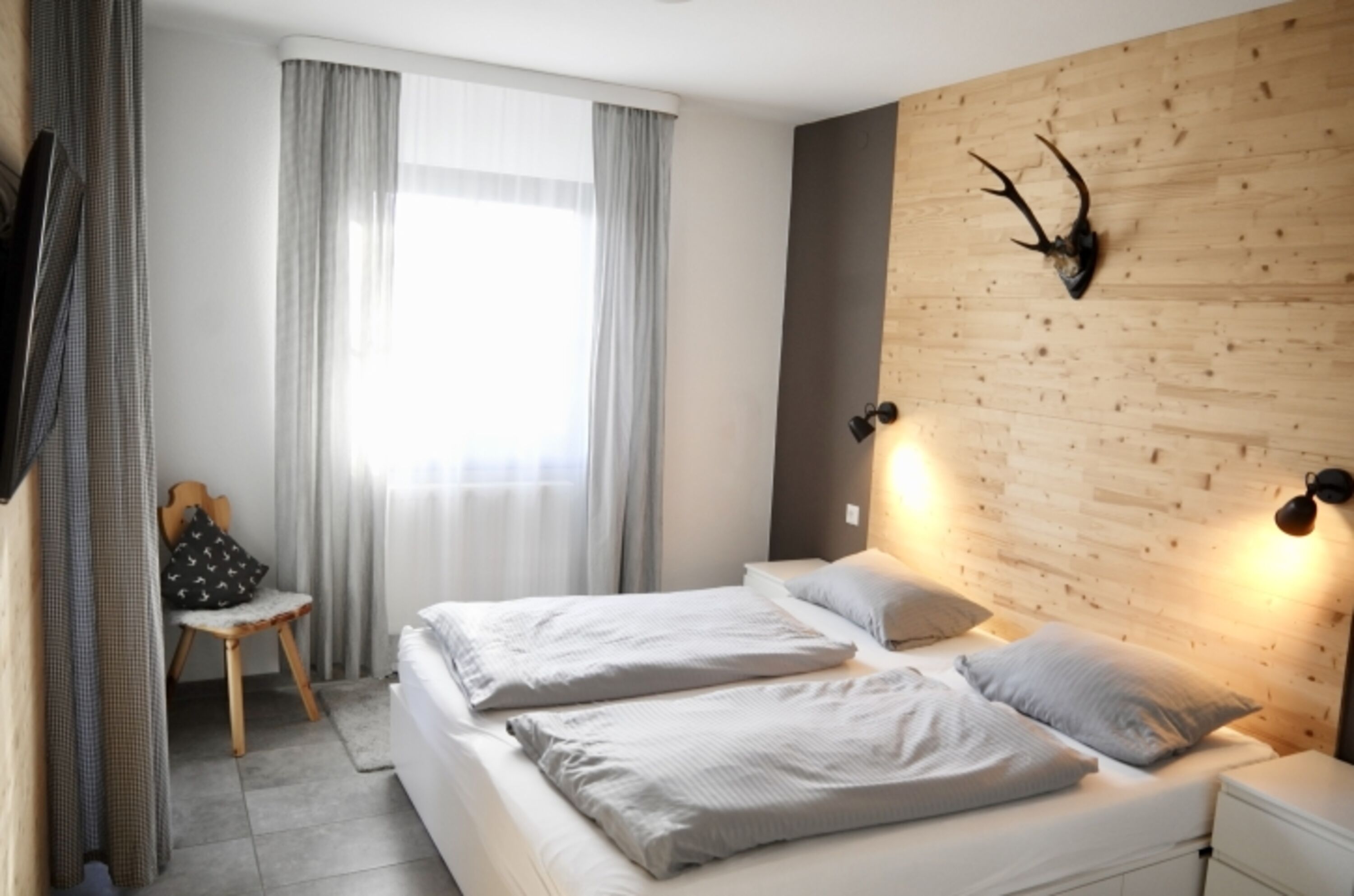 Schlafzimmer 1