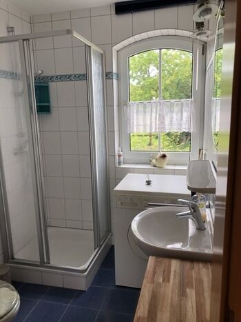 1.  Bad mit Dusche und WC Erdgeschoss