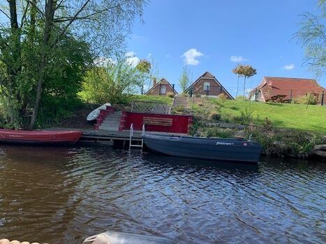 unser Bootssteg mit Badeleiter