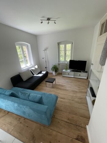 Geräumiges Wohnzimmer